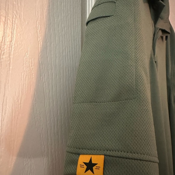 Brand new Men’s XL Polo with pen holder on arm sleeve . No tags. Olive Green - Picture 5 of 5